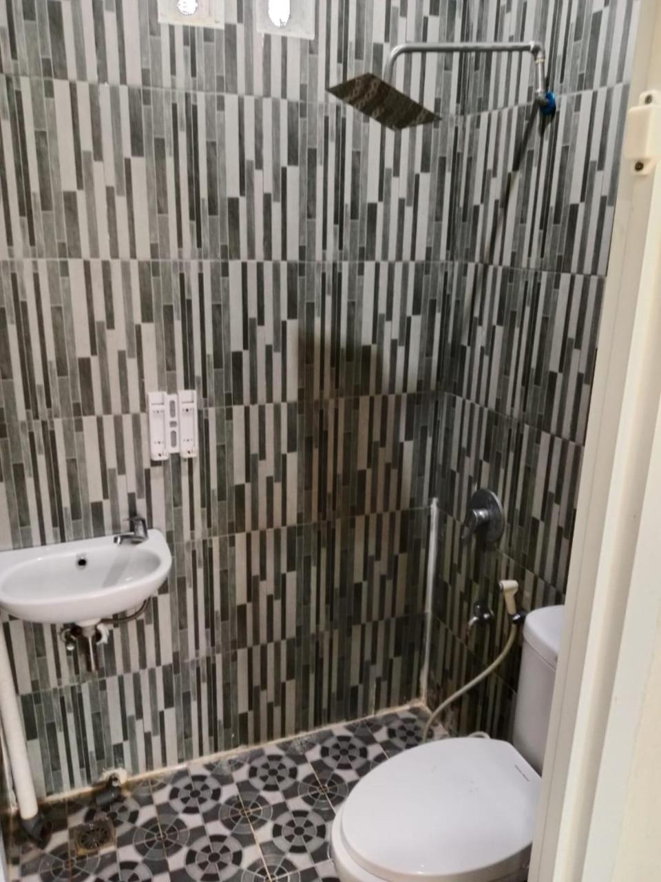 Macan Kumbang Residence Palembang Bagian luar foto