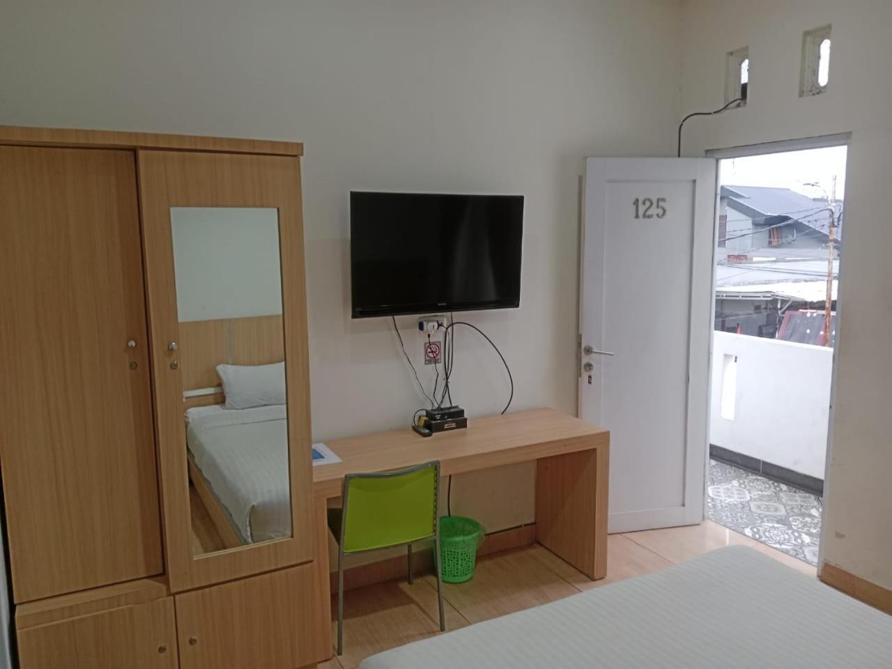 Macan Kumbang Residence Palembang Bagian luar foto